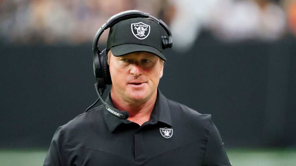 El New York Times reportó que Jon Gruden usó lenguaje inapropiado en correos por lo que se vio forzado a dejar su cargo como head coach de los Raiders