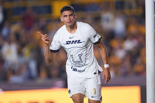 Memo Martínez se estrena como goleador de Pumas con un espectacular doblete