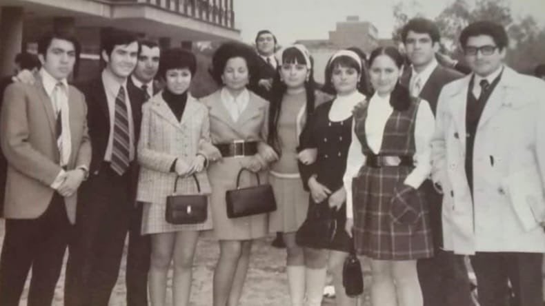 Pedro Sola comparte fotografía acompañado de Ifigenia Martínez