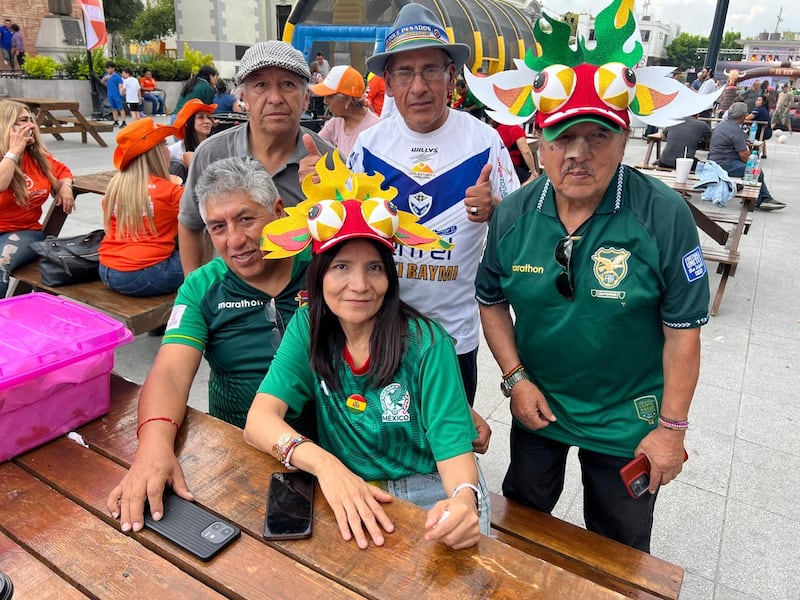 Edwin y Alma son una pareja, mitad boliviana y mitad regia.