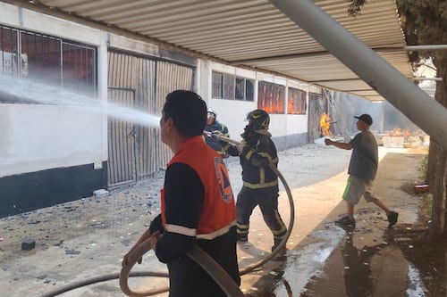 Gigantesco incendio en Tláhuac provoca evacuación masiva de al menos 300 personas