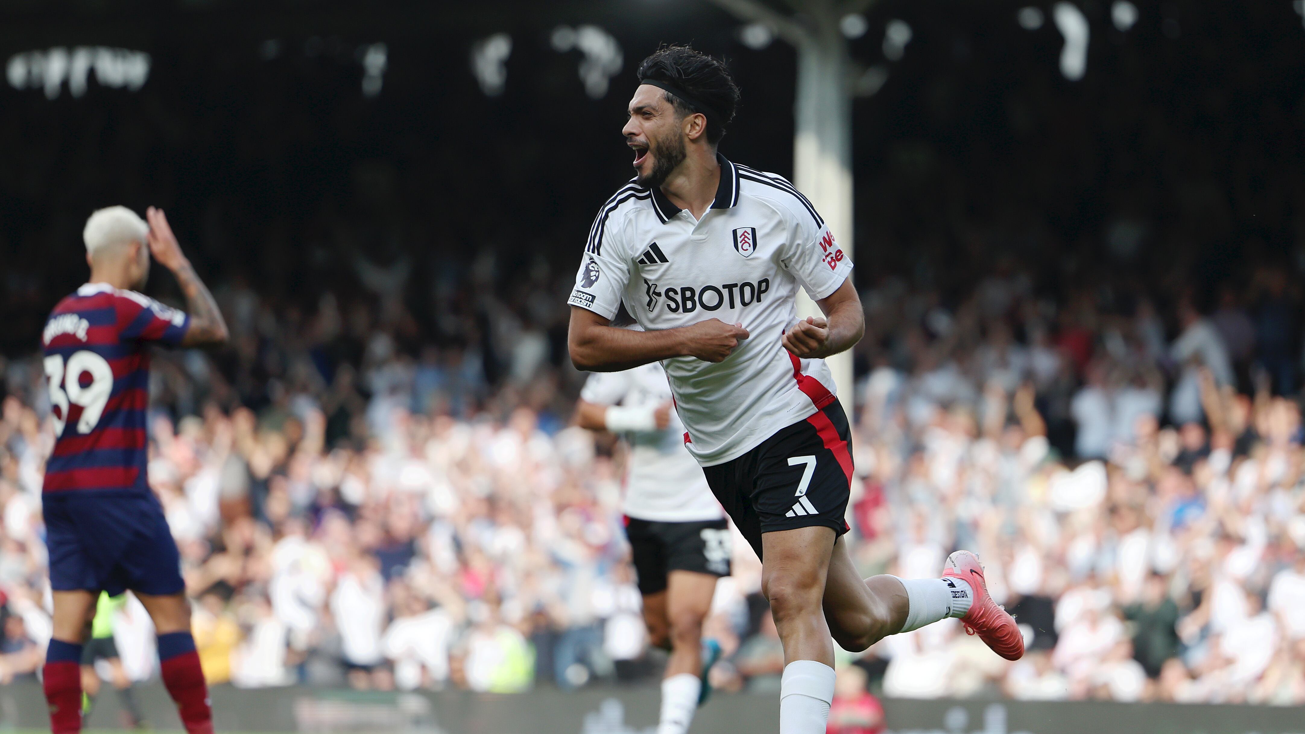 Raúl Jiménez suma cinco goles con el Fulham en la presente temporada.