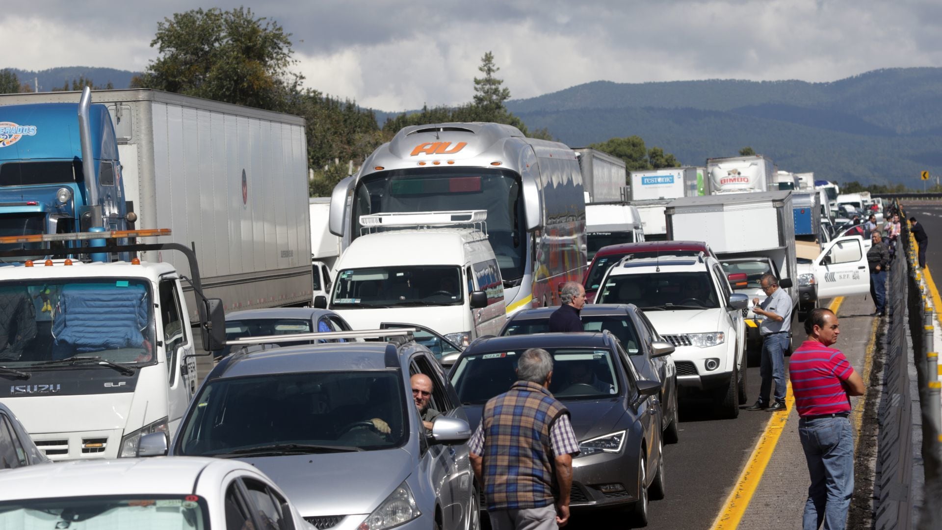 Autopista México-Puebla será bloqueada por transportistas el lunes