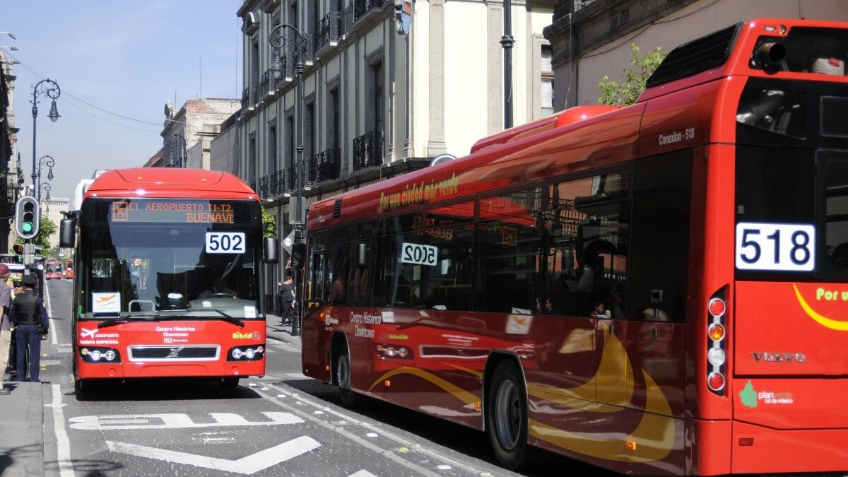 Metrobús tiene avance lento por presencia de manifestantes, tres líneas afectadas