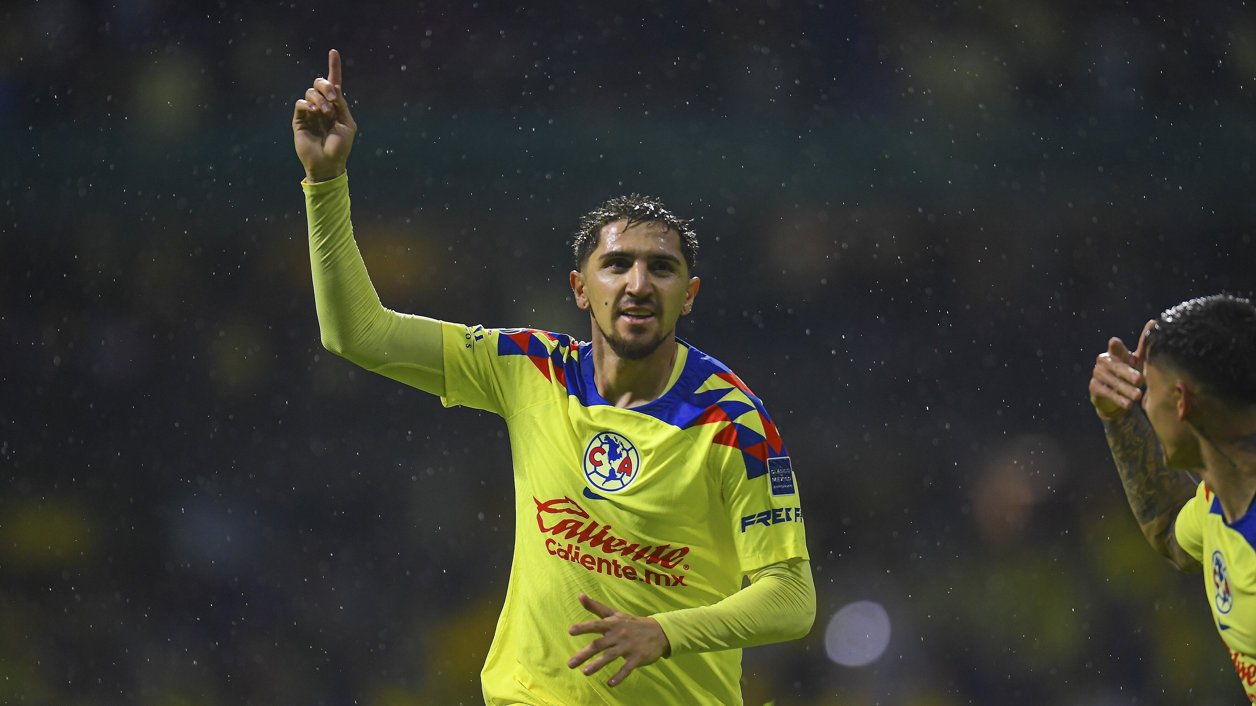 Diego Valdés fue elegido como el hombre del partido durante el clásico nacional.