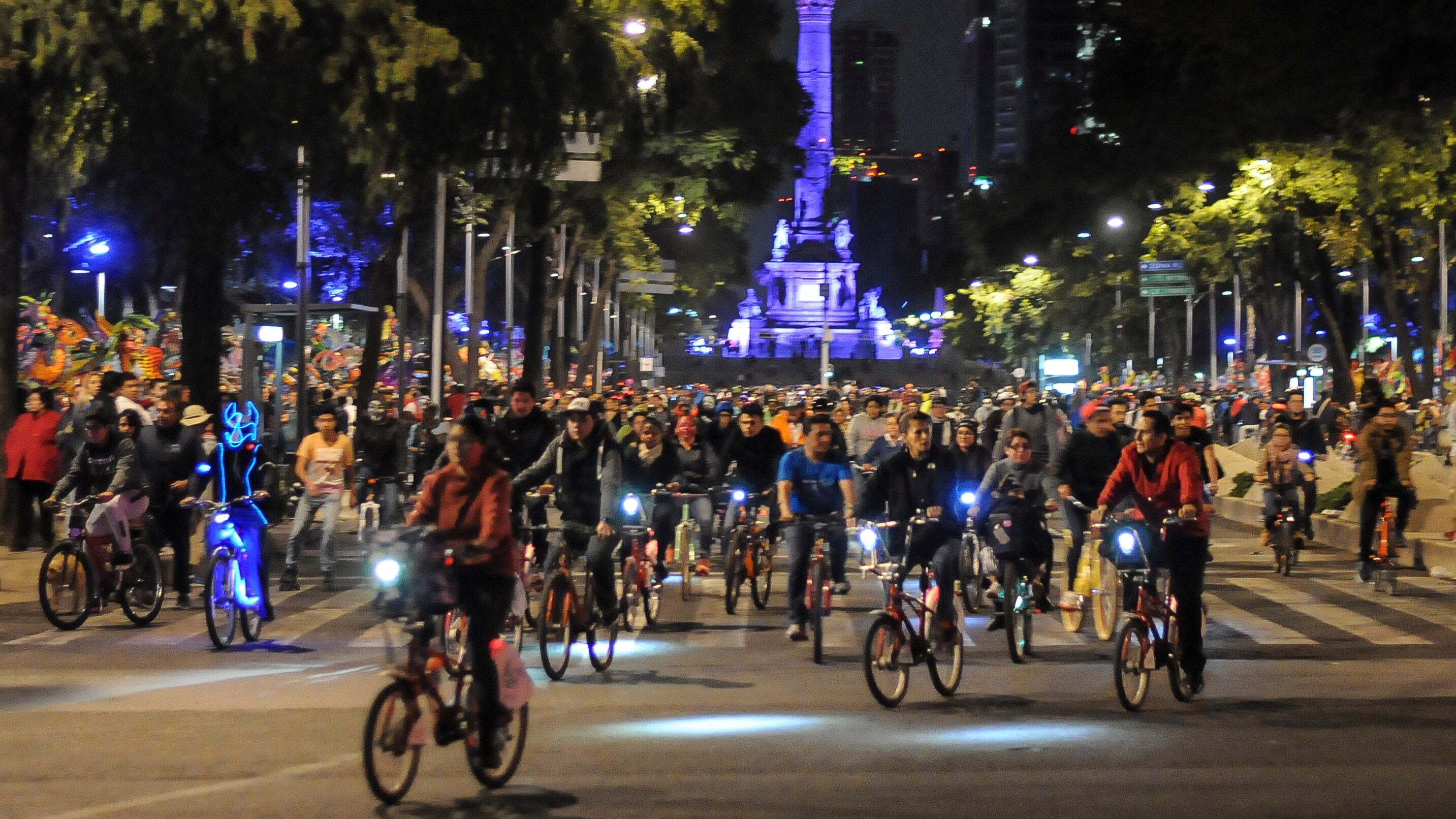 Última rodada nocturna del año en la Ciudad de México