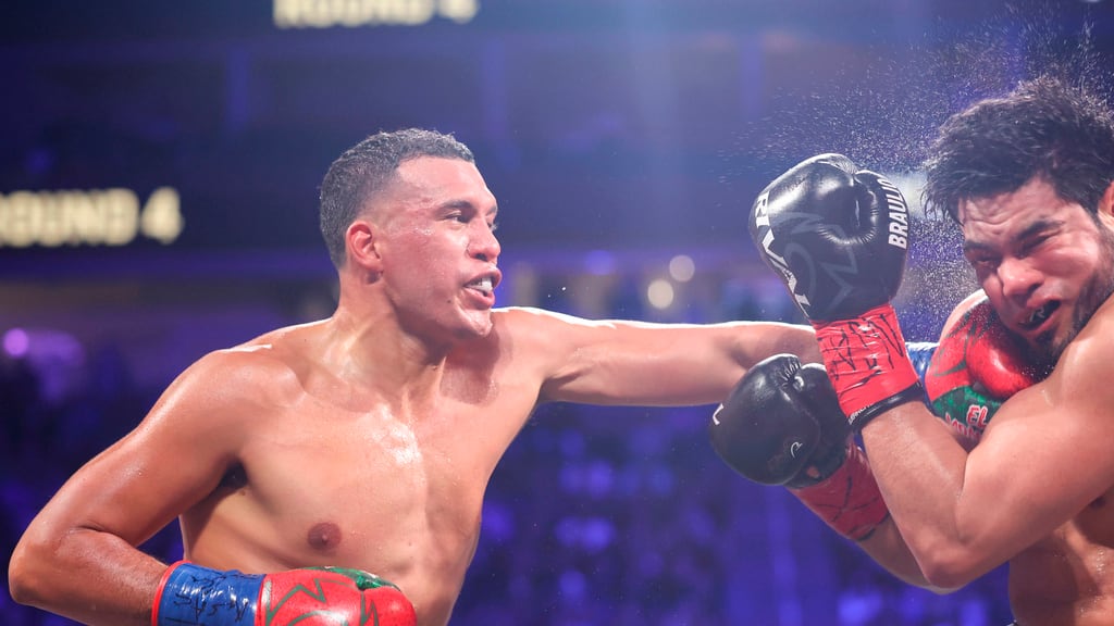 David Benavidez noqueó brutalmente al Zurdo Ramírez.