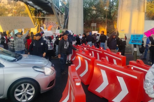 Bloquean autopista México - Cuernavaca a pocas horas de comenzar las vacaciones de Semana Santa