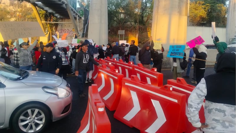 Bloquean autopista México - Cuernavaca a pocas horas de comenzar las vacaciones de Semana Santa