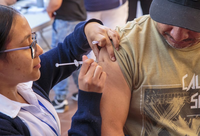 Guanajuato superó la meta de vacunación contra influenza con más de 1.7 millones de dosis aplicadas en la temporada invernal.