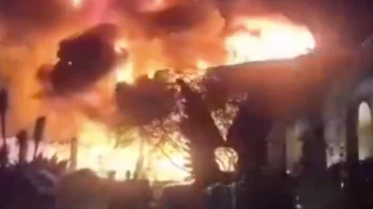 Un incendio sorprendió a lo asistentes la noche del sábado. (Especial)