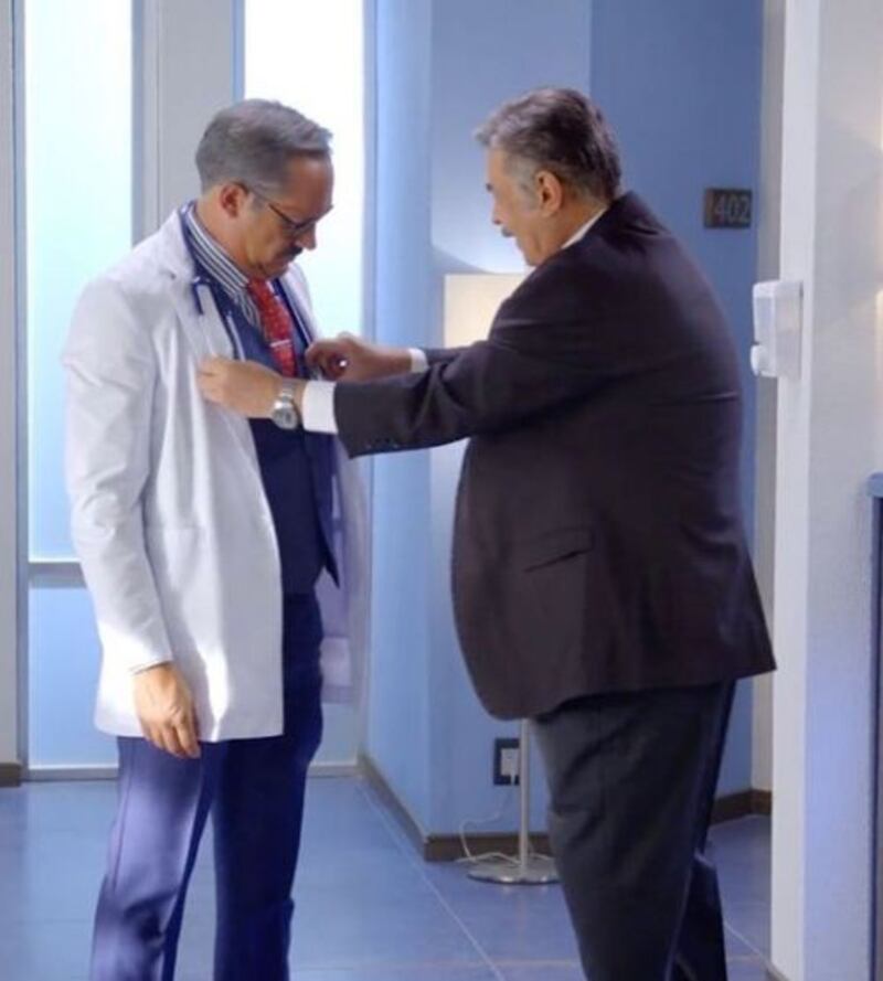 Cancelarán el programa “Dr. Cándido Pérez” de Arath de la Torre por bajo rating