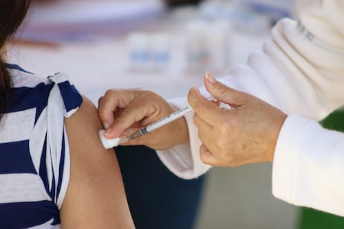 Descubre dónde recibir gratis la vacuna contra la influenza en la CDMX