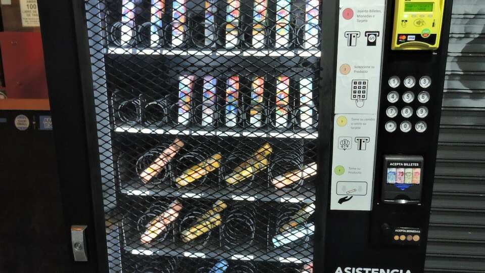 Especialistas piden regulación de cigarros electrónicos.