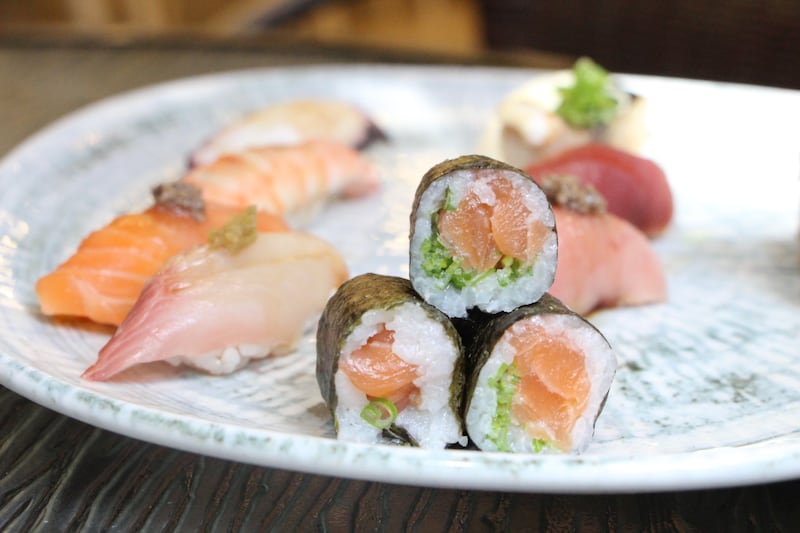 Este restaurante del chef Shige Takane  celebra la comida Nikkei mexicana con ingredientes frescos del día y recetas con historia