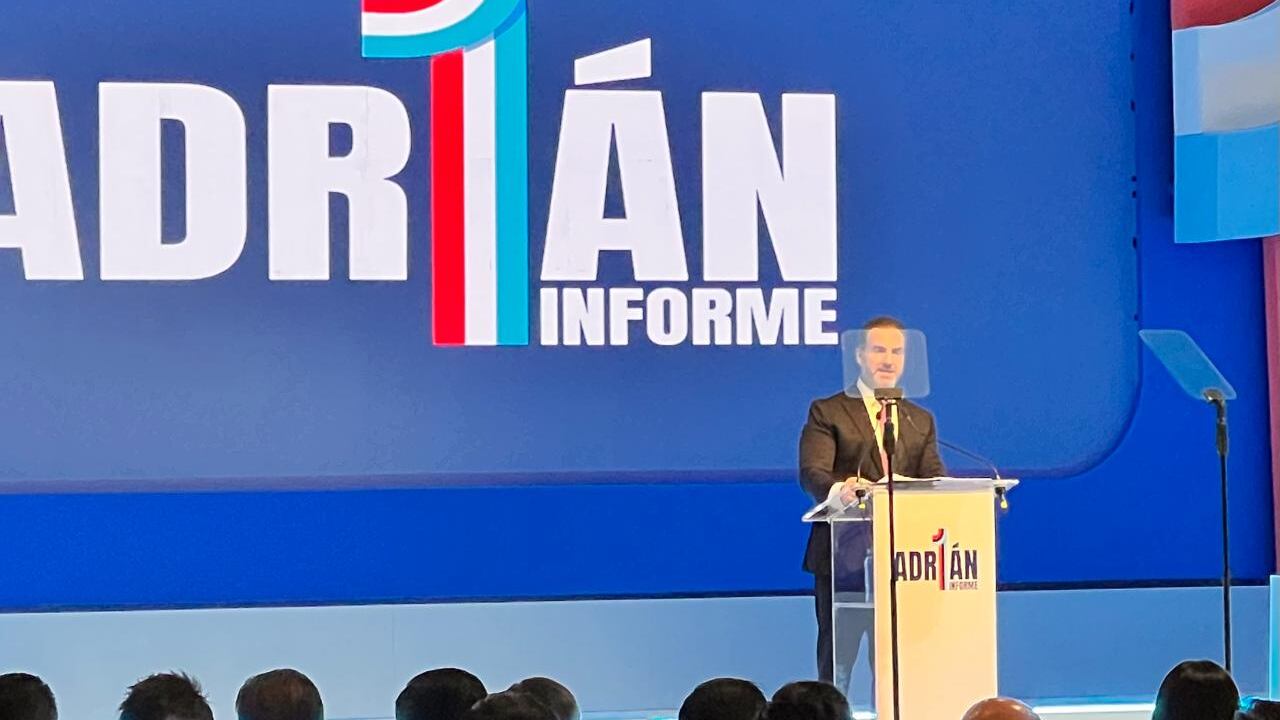 De la Garza rindió su informe ante unas 2 mil personas.