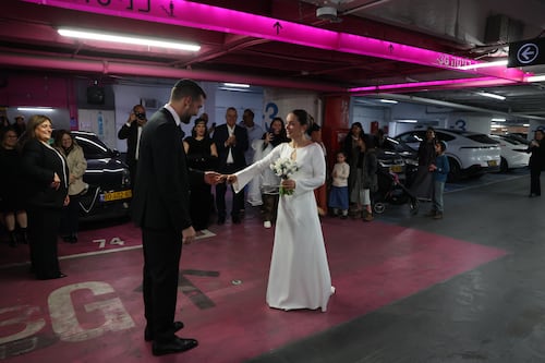 Argentino que vive en Israel organiza su boda en refugio subterráneo por guerra con Irán