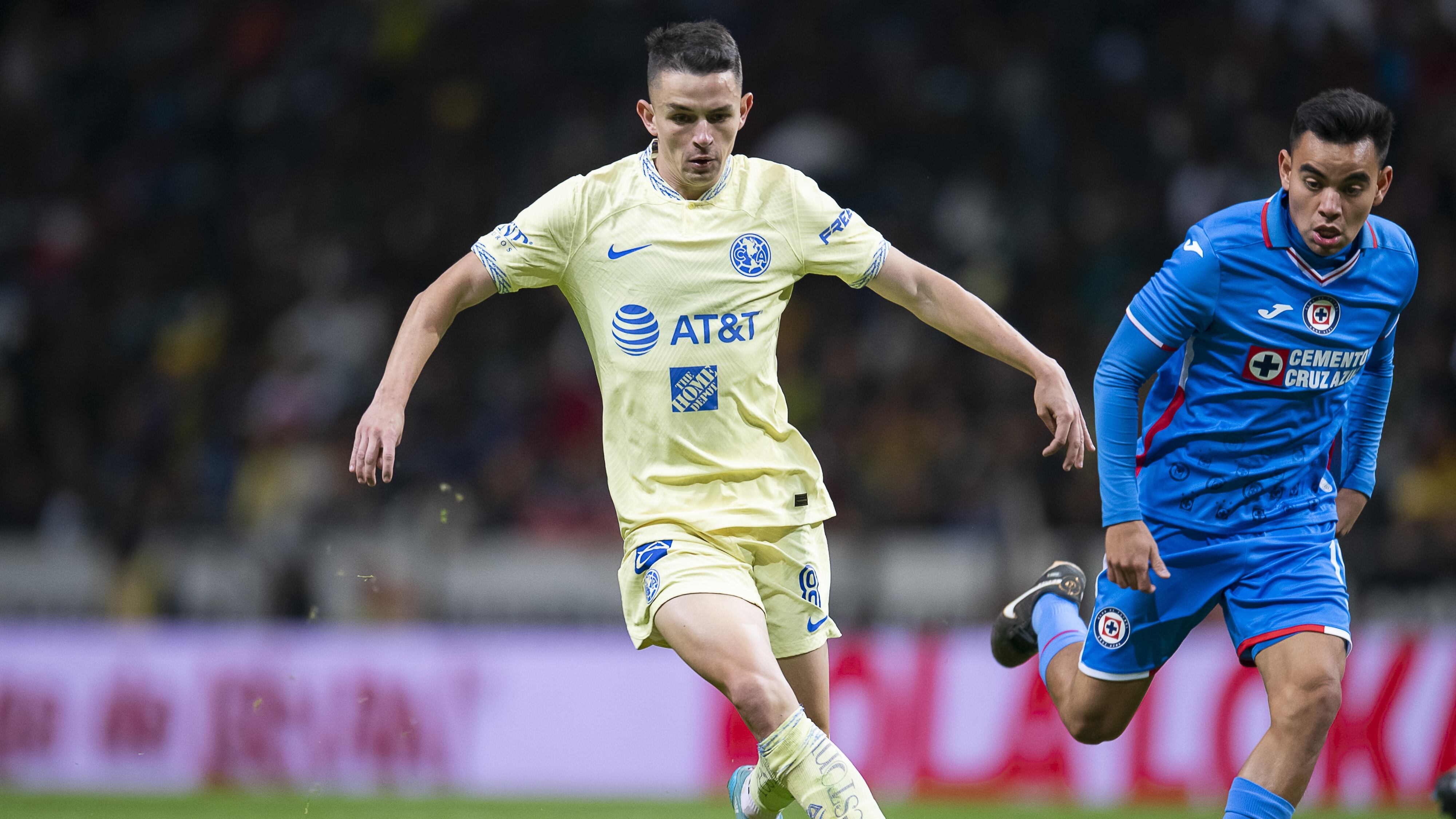 Cruz Azul se América se enfrentan este sábado en el Estadio Azteca.