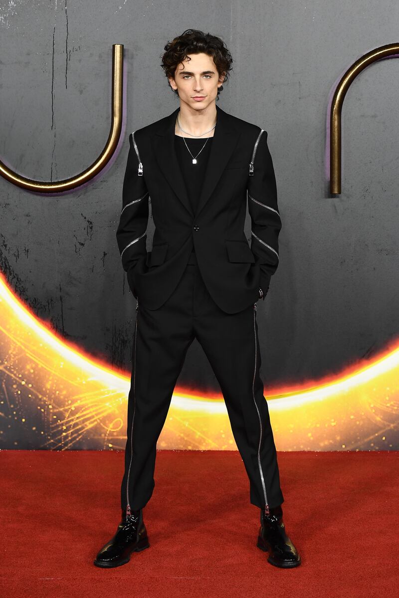 El actor estadounidense  marca la moda con sus looks atrevidos y sexys.
