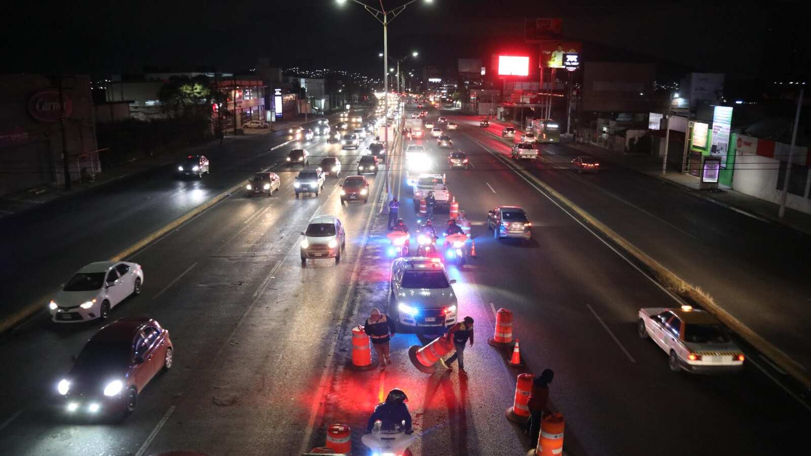 Este lunes, de 06:30 a 08:00 horas se probó el sentido reversible para los automovilistas.