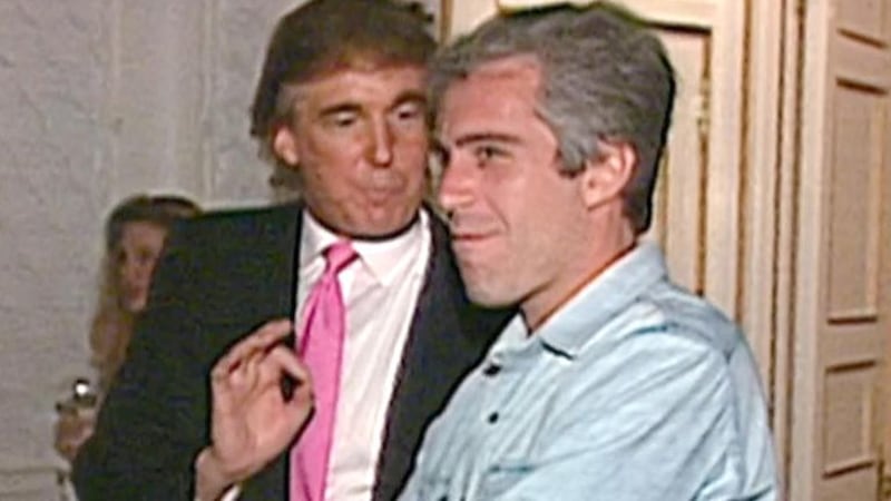 Joven menor de edad afirma que Donald Trump la forzó a tener relaciones en archivo de Epstein
