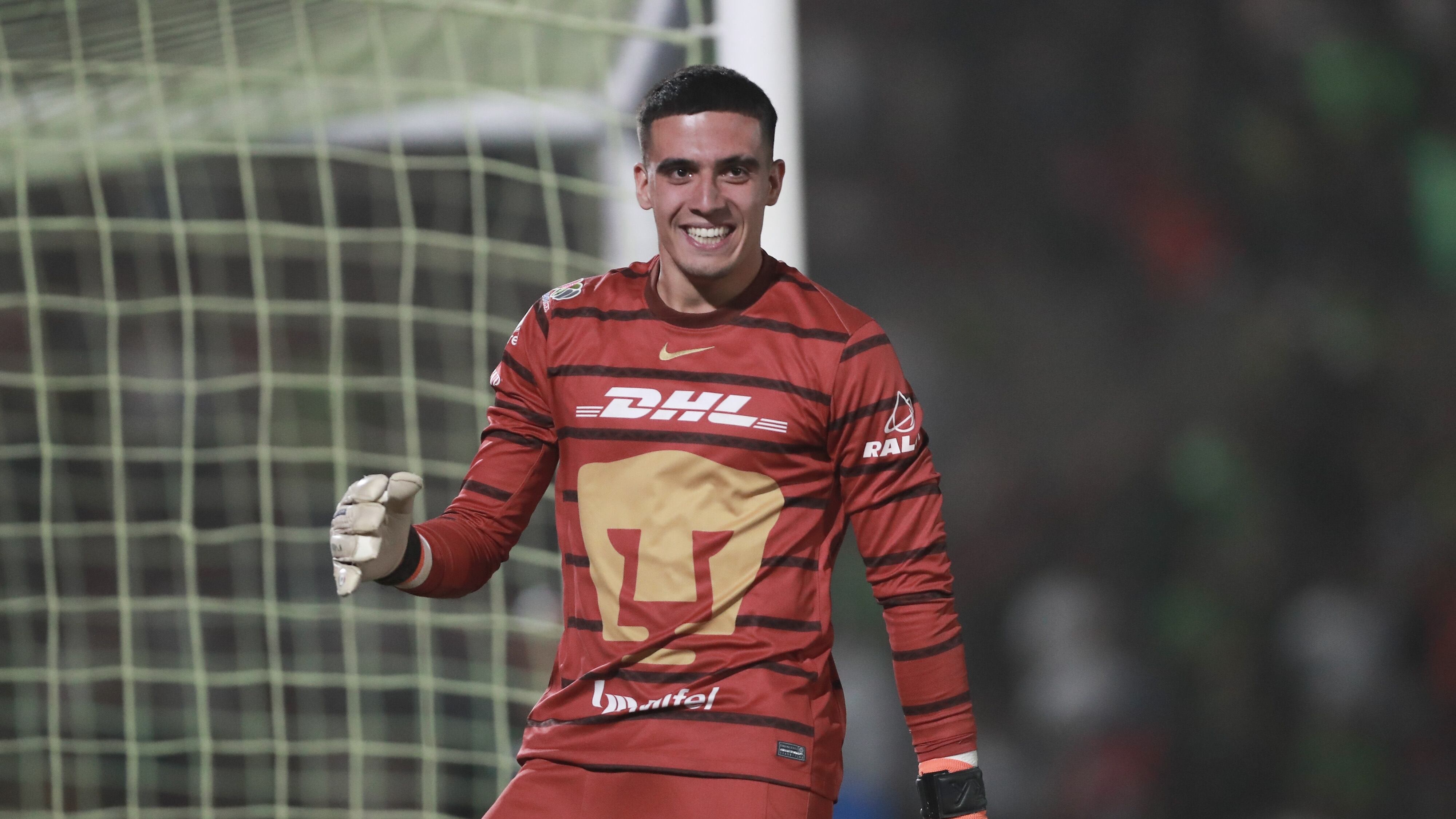 Álex Padilla saldría de Pumas.