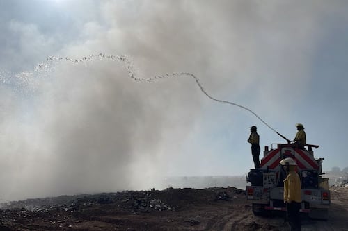 Mantienen alerta atmosférica en El Salto y Tlajomulco por incendio en Presa El Ahogado