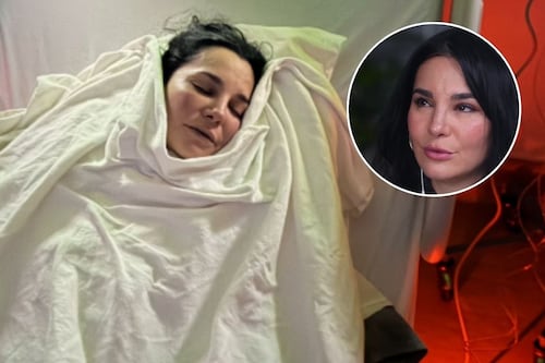 Martha Higareda rompe en llanto al recordar el parto de sus gemelas