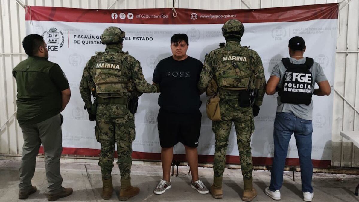 Con el apoyo del INM, Nelson Enrique “N” señalado por las autoridades colombianas “peligroso” fue trasladado a su país de origen. (Cortesía)