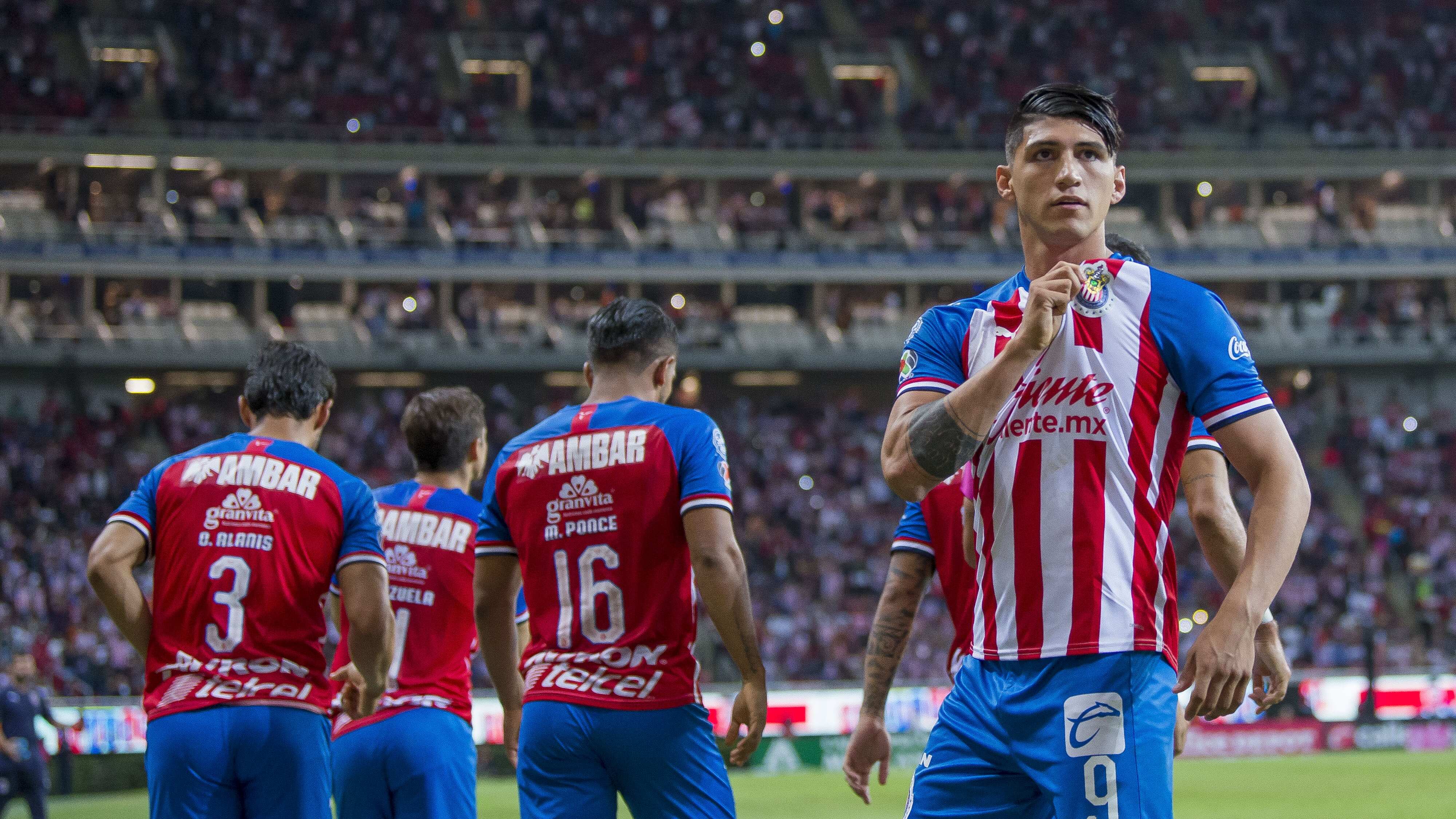Alan Pulido volverá a Chivas después de cinco años.