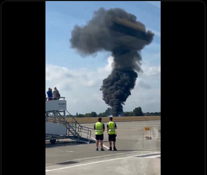 Avioneta explota tras despegar