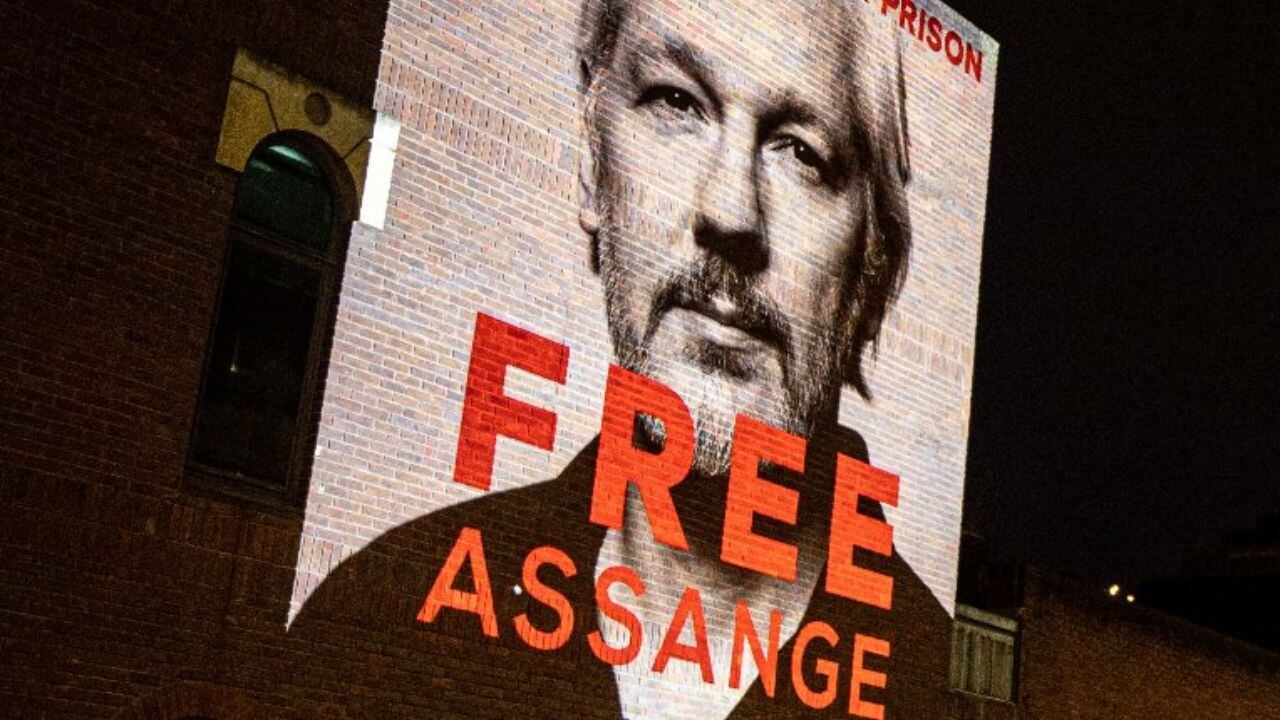 CrowdFunder “Free Julian Assange”: Solicitan donaciones para financiar vuelo a la libertad valorado en casi 10 mdp