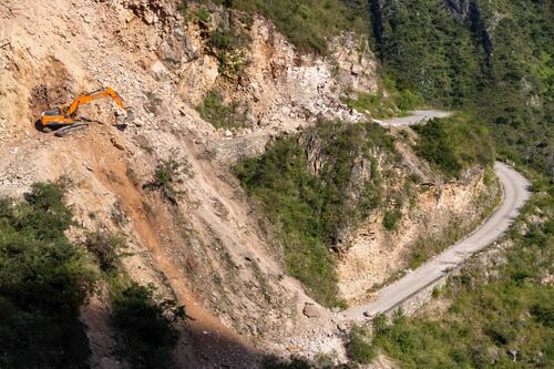 Restablecen accesos y energía en todas las comunidades de la Sierra