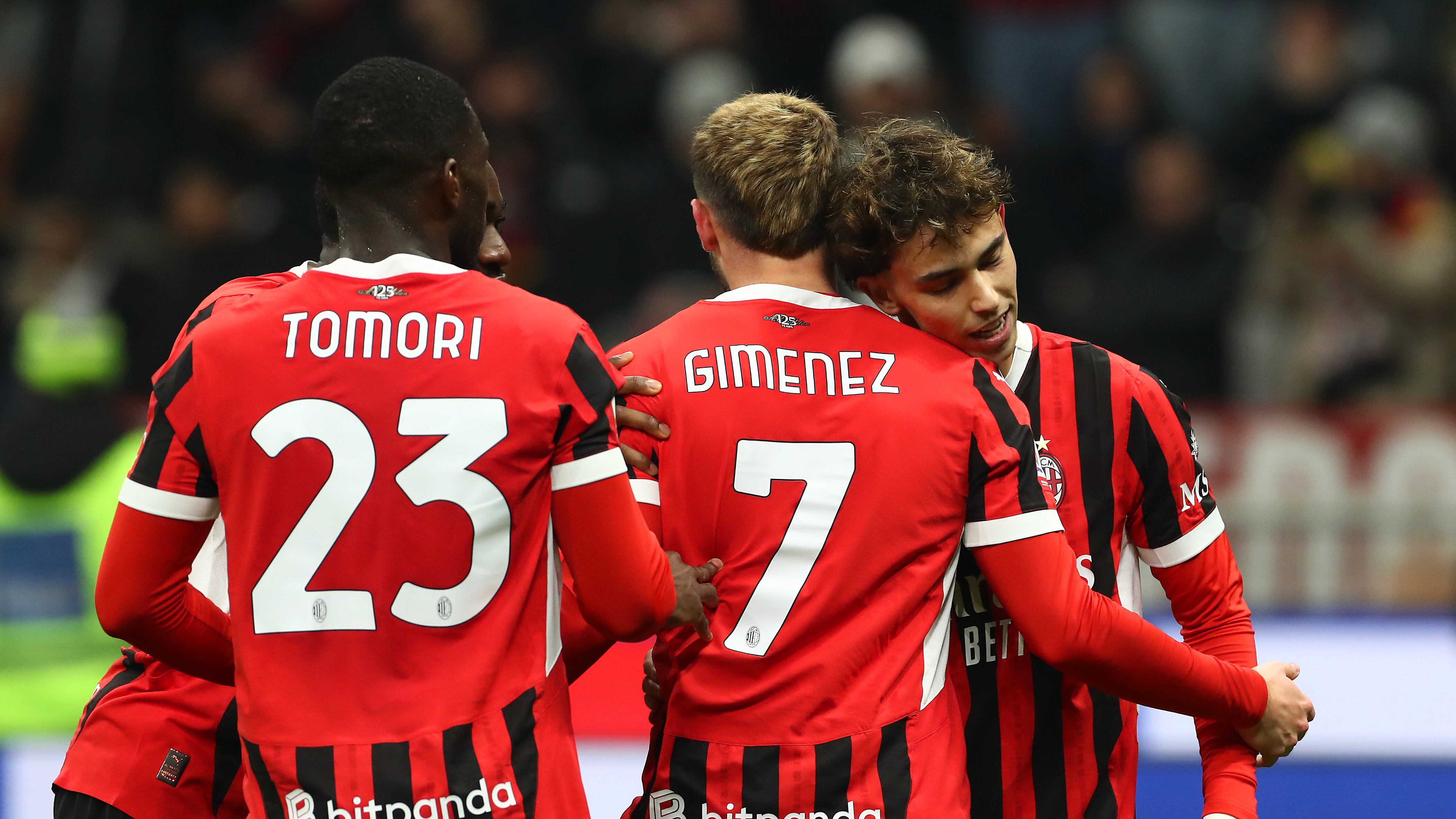 Santiago Giménez debuta con asistencia