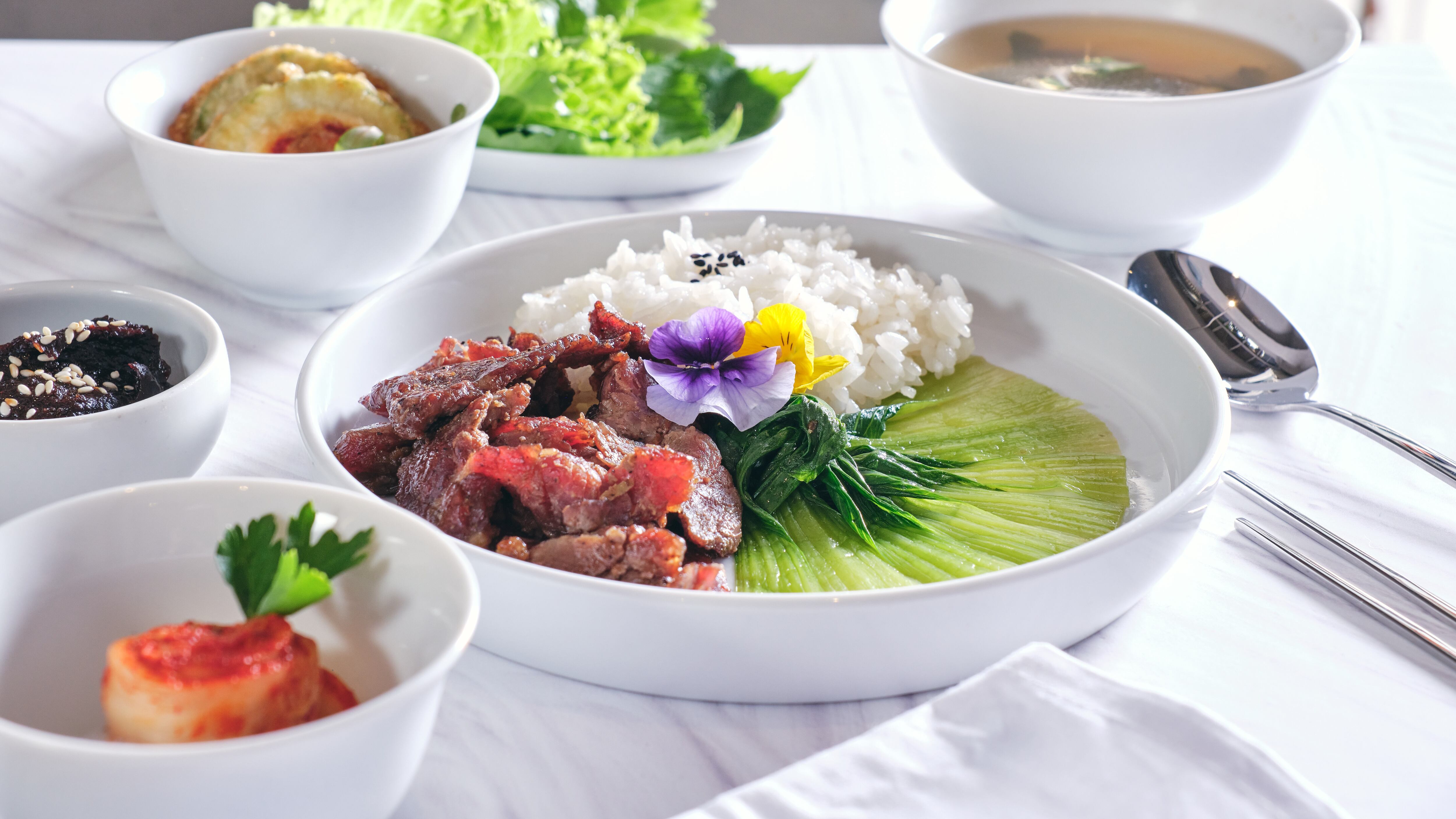 El nuevo menú, disponible a partir del 1 de mayo, es fruto de una colaboración especial con la chef Minae de Kasina Café