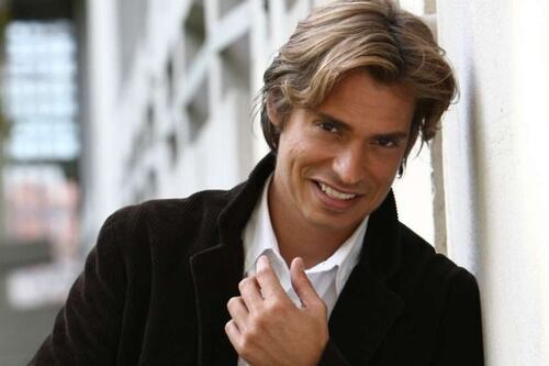 Seguidores de Carlos Baute reaccionan sorprendidos al ver el parecido del hijo que el cantante tuvo a los 17 años