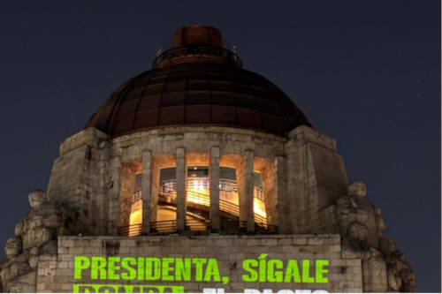 Así se iluminó el Monumento a la Revolución en CDMX tras la muerte de “El Mencho”