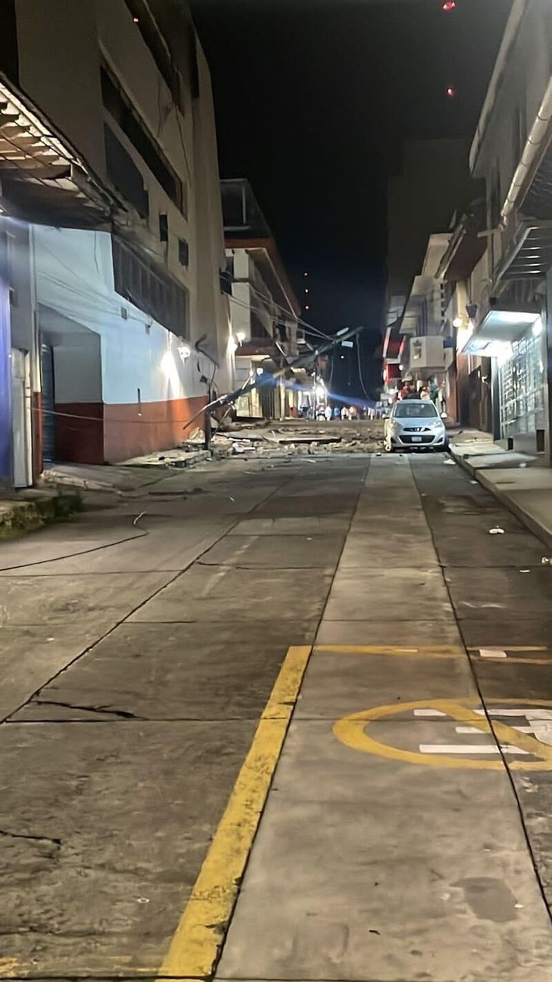 Daños tras sismo de 6.9 con epicentro en Coalcomán, Michoacán.