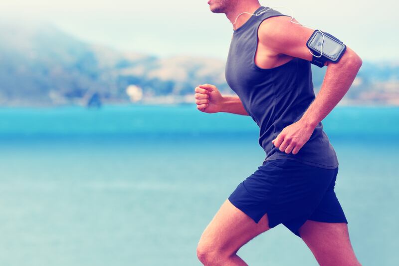 Este deporte es excelente para aquellas personas que buscan realizar una actividad que se adecue a sus tiempos mientras genera altos beneficios a su salud