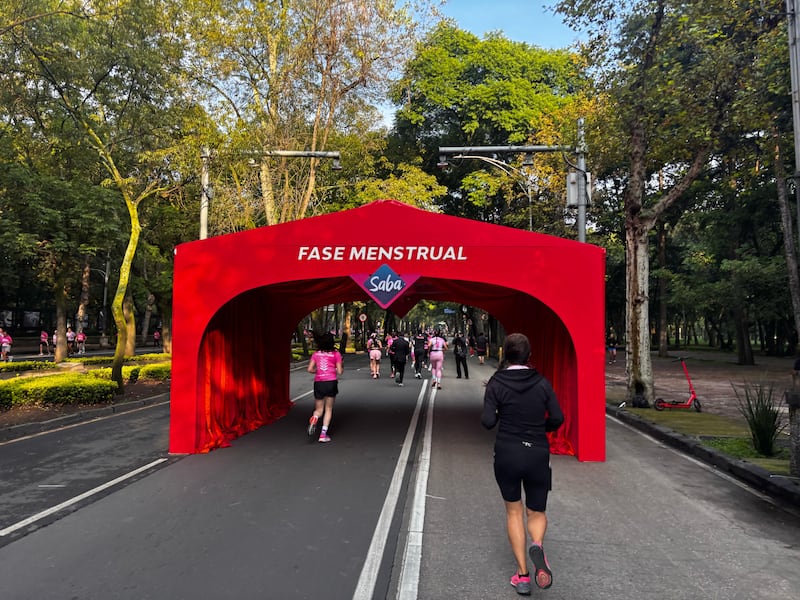 Con recorridos de 3, 5 y 10 km, el evento deportivo combinó actividad física, conciencia social y un ambiente festivo para derribar mitos y fomentar la comprensión del ciclo menstrual en hombres y mujeres