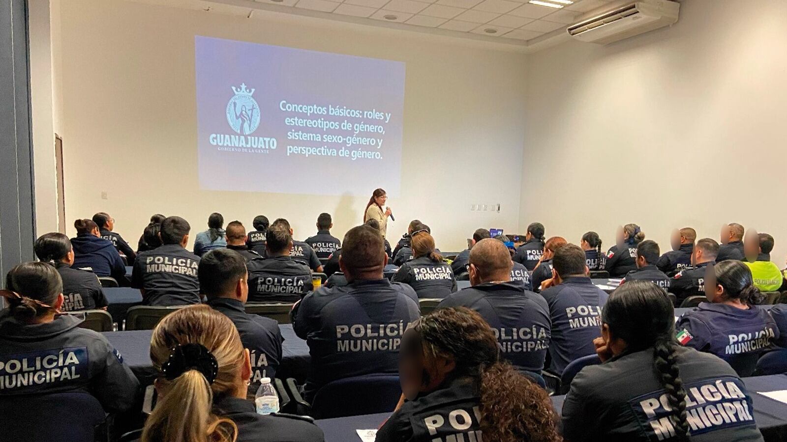 Capacitan a policía con perspectiva de género.