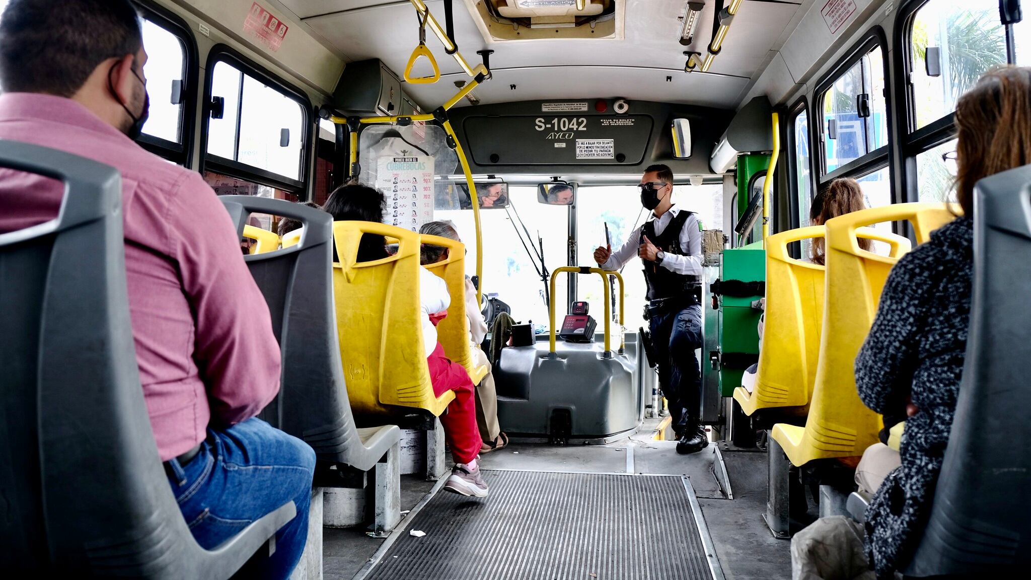 Las autoridades insisten a la población a usar la tarjeta de prepago para poder obtener los cambios de las máquinas de prepago.