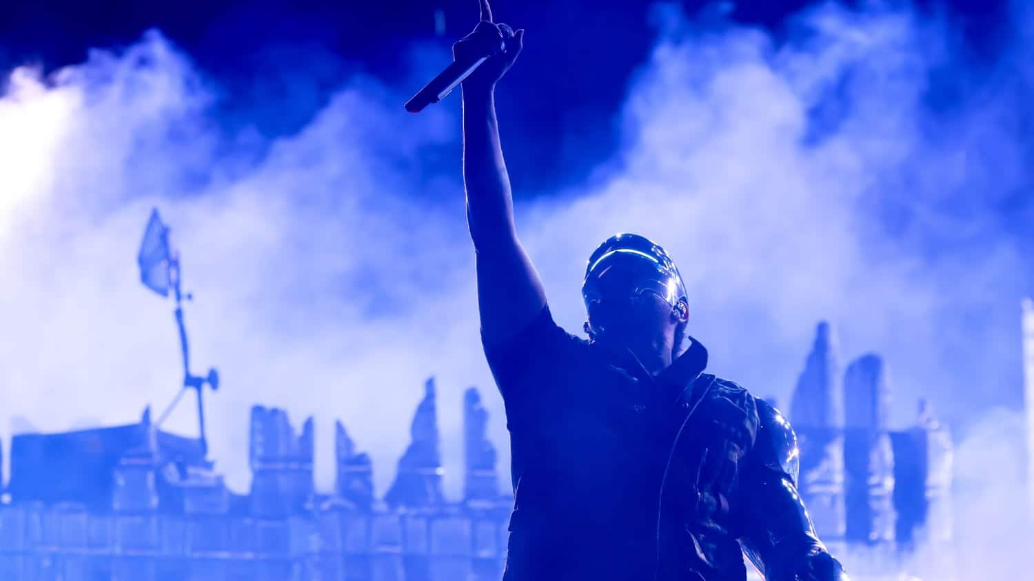 El cantante reunió a 60 mil personas en el estadios de casa Chivas.