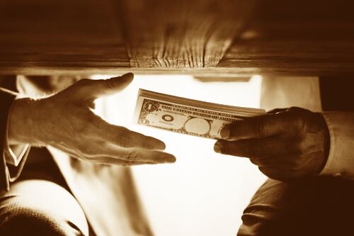 Investigan a alcaldesa por presunto cobro de sobornos en obras del Metro