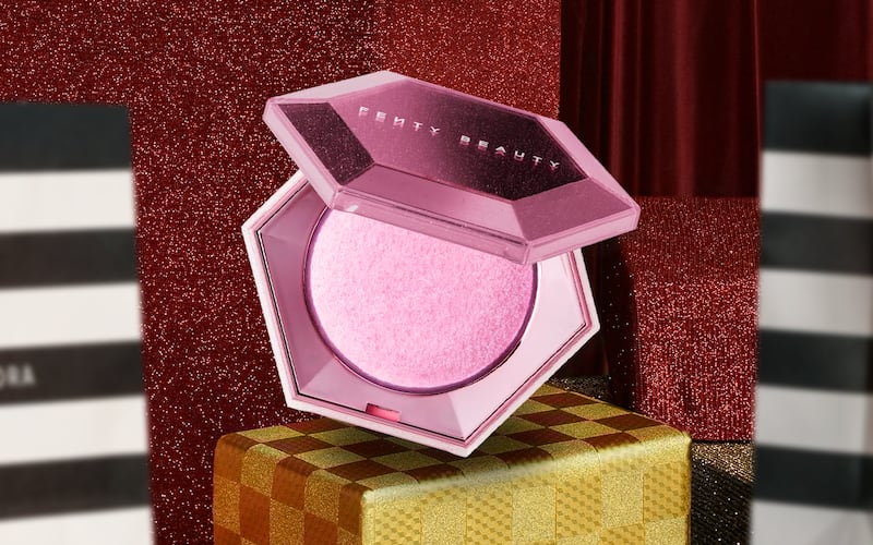 Dúos para labios y pestañas, iluminadores, tratamientos dermatológicos de alta eficacia, maquillaje con brillo de fiesta y rituales corporales que elevan cualquier rutina