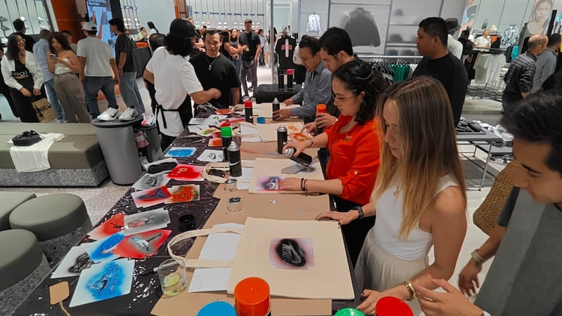 Tecnología, diseño interactivo y secciones especializadas para running, training, sportswear e infantiles, creando una experiencia premium para los amantes del deporte