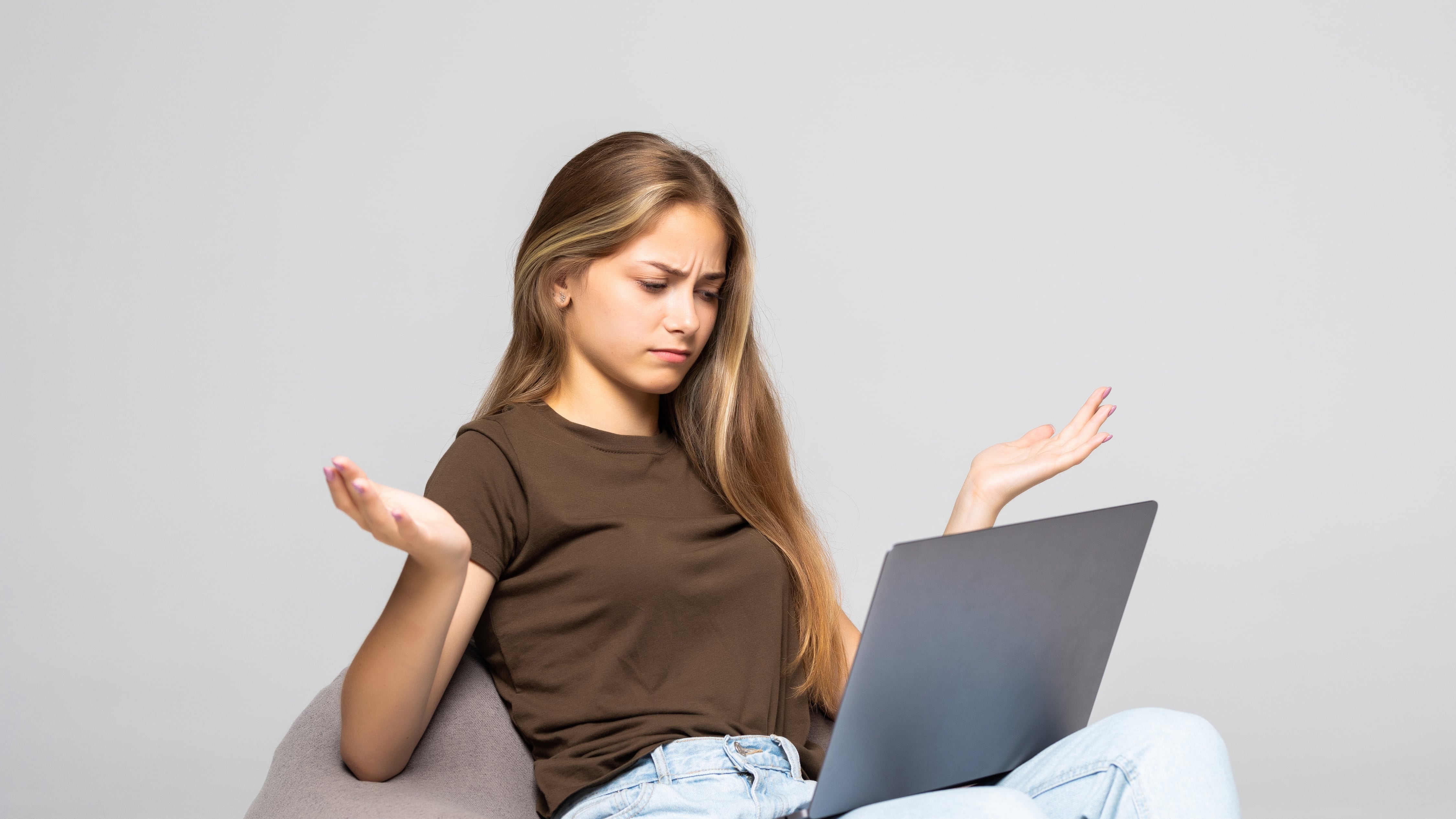 Si sientes que tu internet no da el ancho, el problema puede no ser tu plan, sino tu equipo. Un router quizás sea la solución. Te explicamos sus beneficios