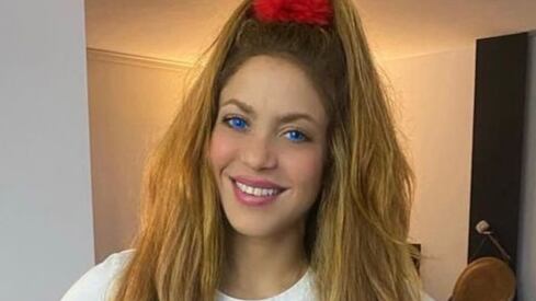 Mientras Piqué llora por el fútbol Shakira sonríe junto a sus hijos