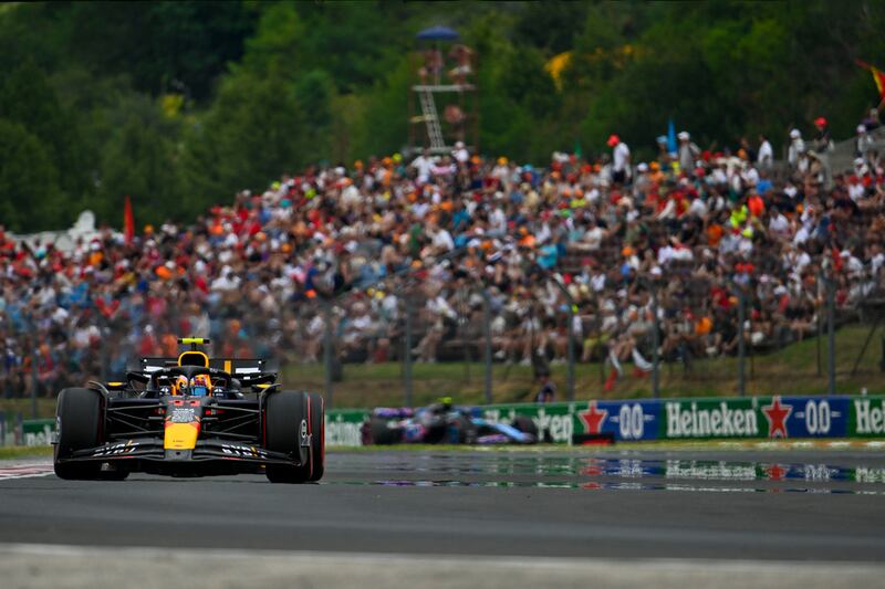 Checo Pérez suma ocho carreras sin subir al podio.