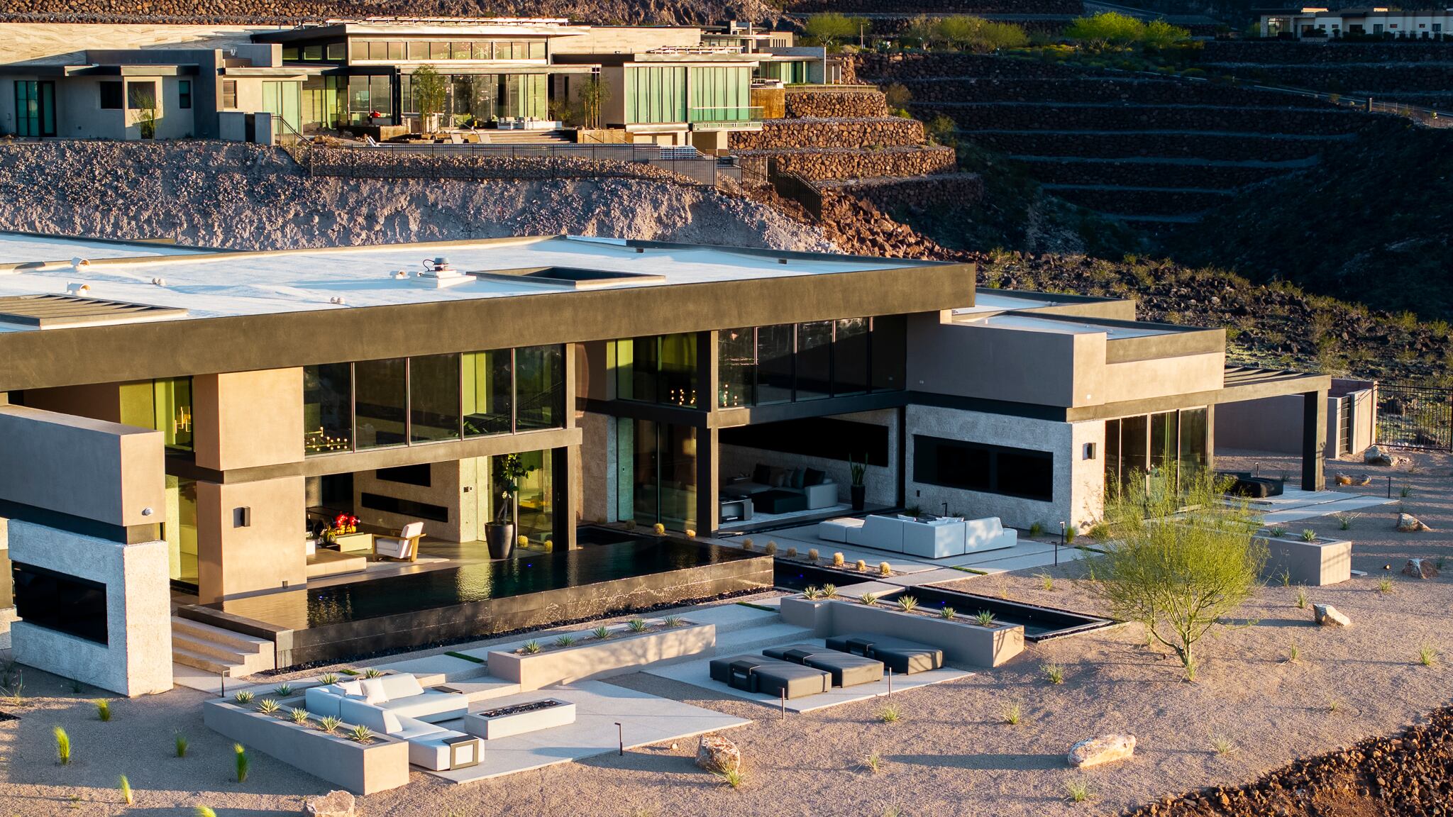 El exboxeador, y ahora promotor, busca una rápida victoria por nocaut para la casa súper contemporánea de Henderson, Nevada, que compró cuando estaba en construcción.